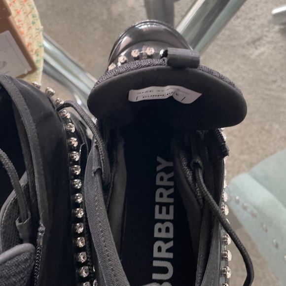 These are  Burberry Arthur with Rhinestone size 37 worn only once original box - Picture 5 of 6